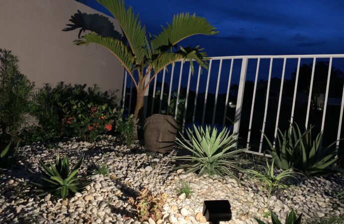 Outdoor spot lights Services-Hardscape Contractors of Boca Raton